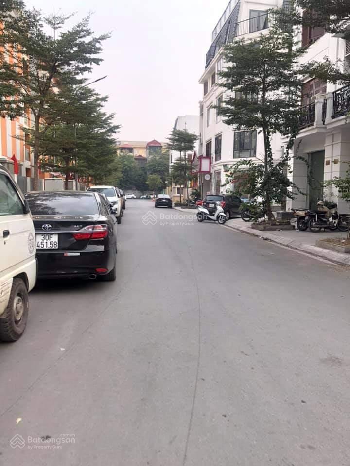 Cho thuê gấp biệt thự kđt mới yên hòa. dt 240m, mt 12 m, 4 tầng đẹp làm văn phòng. giá 55 triệu