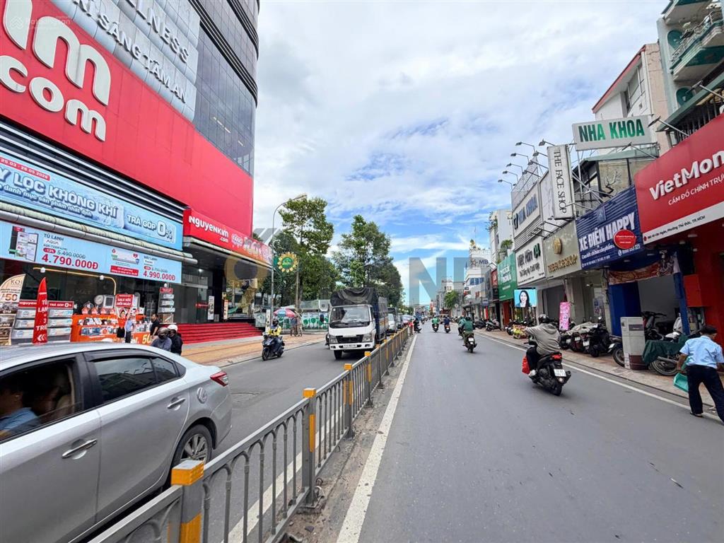 Bán nhà c4 ngay vincom thủ đức dt 90m2 ngang 6.1m  khu vip xd cao tầng