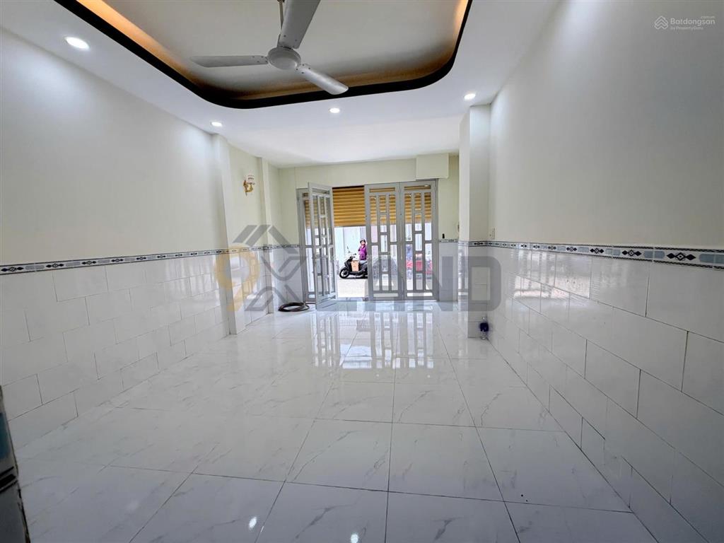 Nhà mặt tiền 3 tầng  đường oto thông  gần vincom thủ đức  nhỉnh 6 tỷ tl