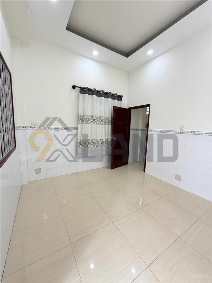 Nhà mặt tiền 3 tầng  đường oto thông  gần vincom thủ đức  nhỉnh 6 tỷ tl