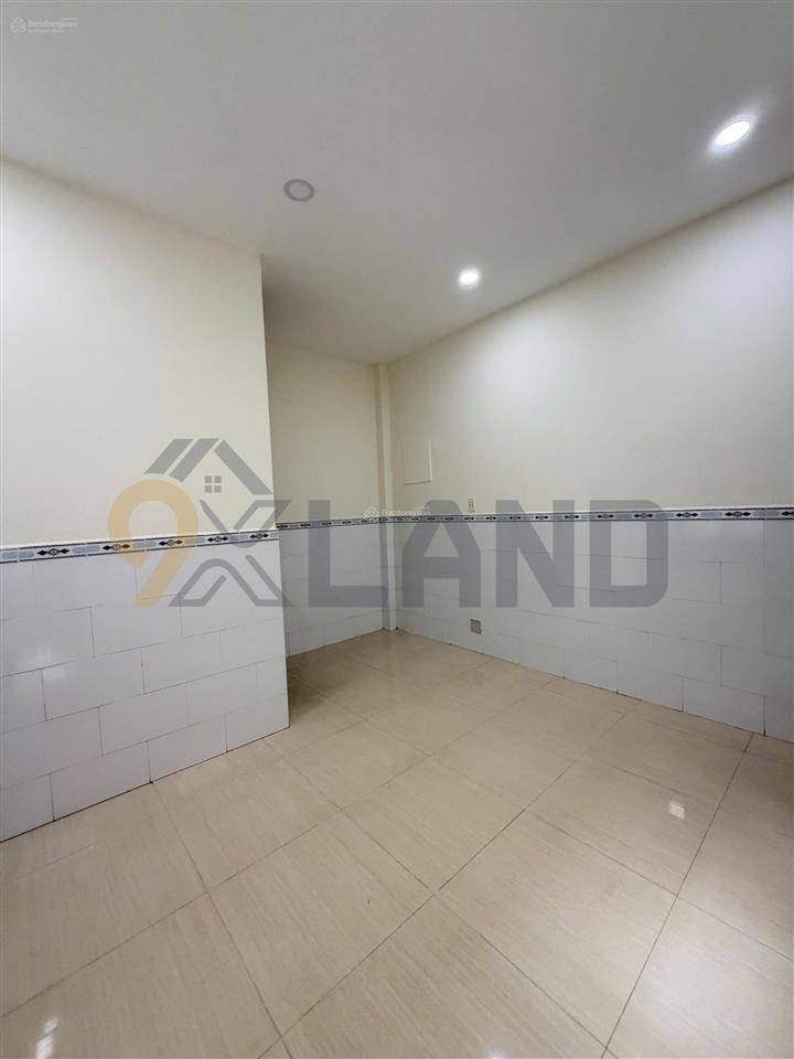 Nhà mặt tiền 3 tầng  đường oto thông  gần vincom thủ đức  nhỉnh 6 tỷ tl