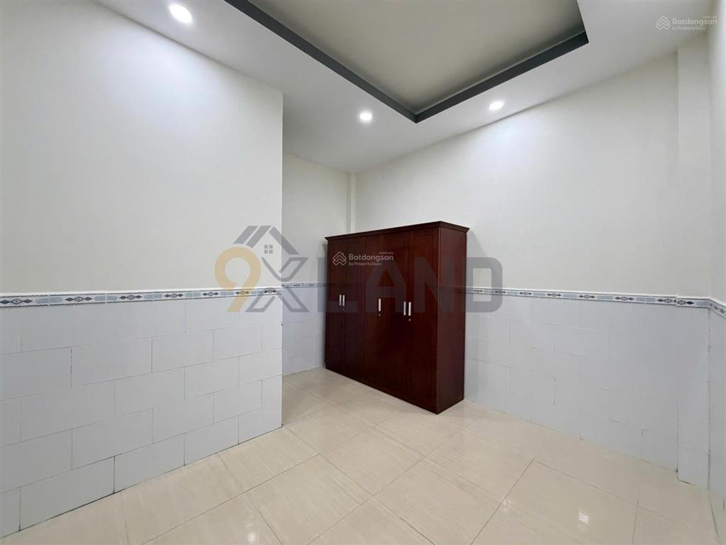 Nhà mặt tiền 3 tầng  đường oto thông  gần vincom thủ đức  nhỉnh 6 tỷ tl