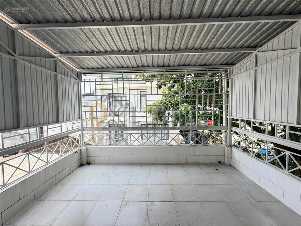 Nhà mặt tiền 3 tầng  đường oto thông  gần vincom thủ đức  nhỉnh 6 tỷ tl