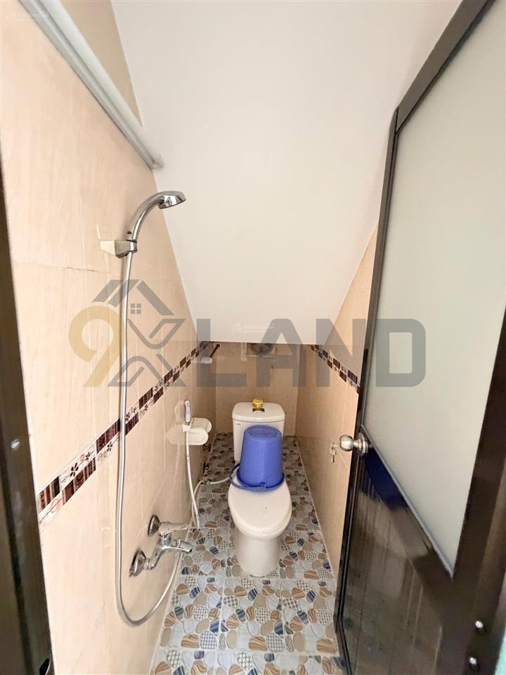 Nhà mặt tiền 3 tầng  đường oto thông  gần vincom thủ đức  nhỉnh 6 tỷ tl