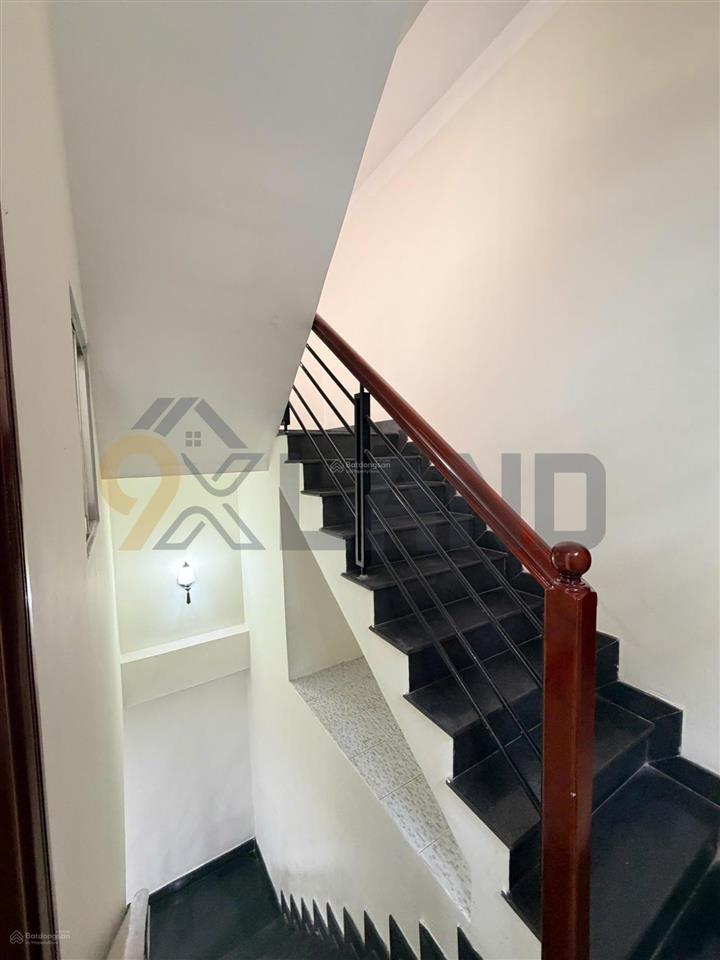 Nhà mặt tiền 3 tầng  đường oto thông  gần vincom thủ đức  nhỉnh 6 tỷ tl