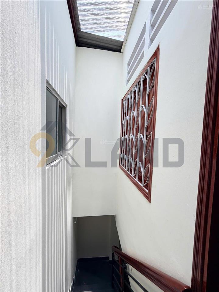 Nhà mặt tiền 3 tầng  đường oto thông  gần vincom thủ đức  nhỉnh 6 tỷ tl
