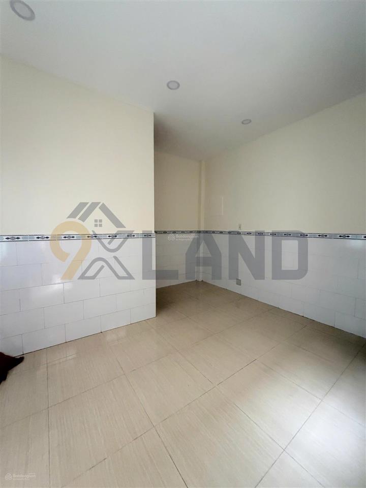 Nhà mặt tiền 3 tầng  đường oto thông  gần vincom thủ đức  nhỉnh 6 tỷ tl
