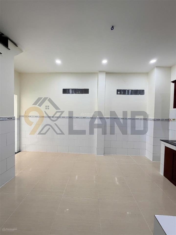 Nhà mặt tiền 3 tầng  đường oto thông  gần vincom thủ đức  nhỉnh 6 tỷ tl