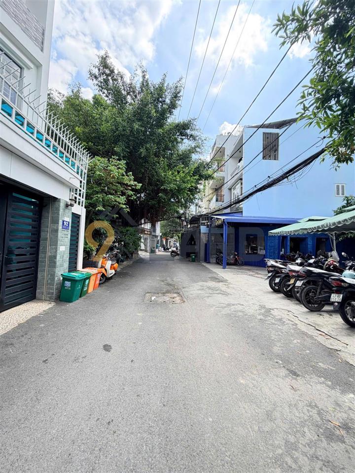 Nhà mặt tiền đường thông xe oto  ngay vincom thủ đức  chỉ 5,2 tỷ tl  đầu tư tốt