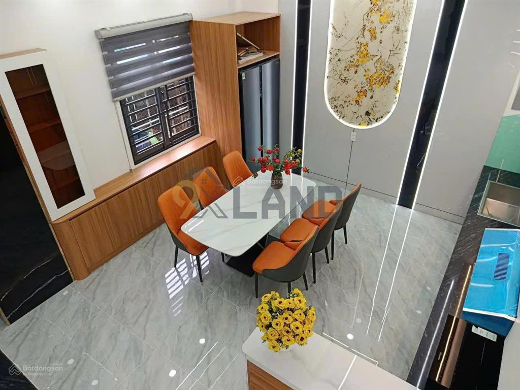 Bán nhà căn góc 2 mặt tiền đẹp bề thế  full nội thất, ô tô vào nhà  chỉ 5.99tỷ tl mạnh