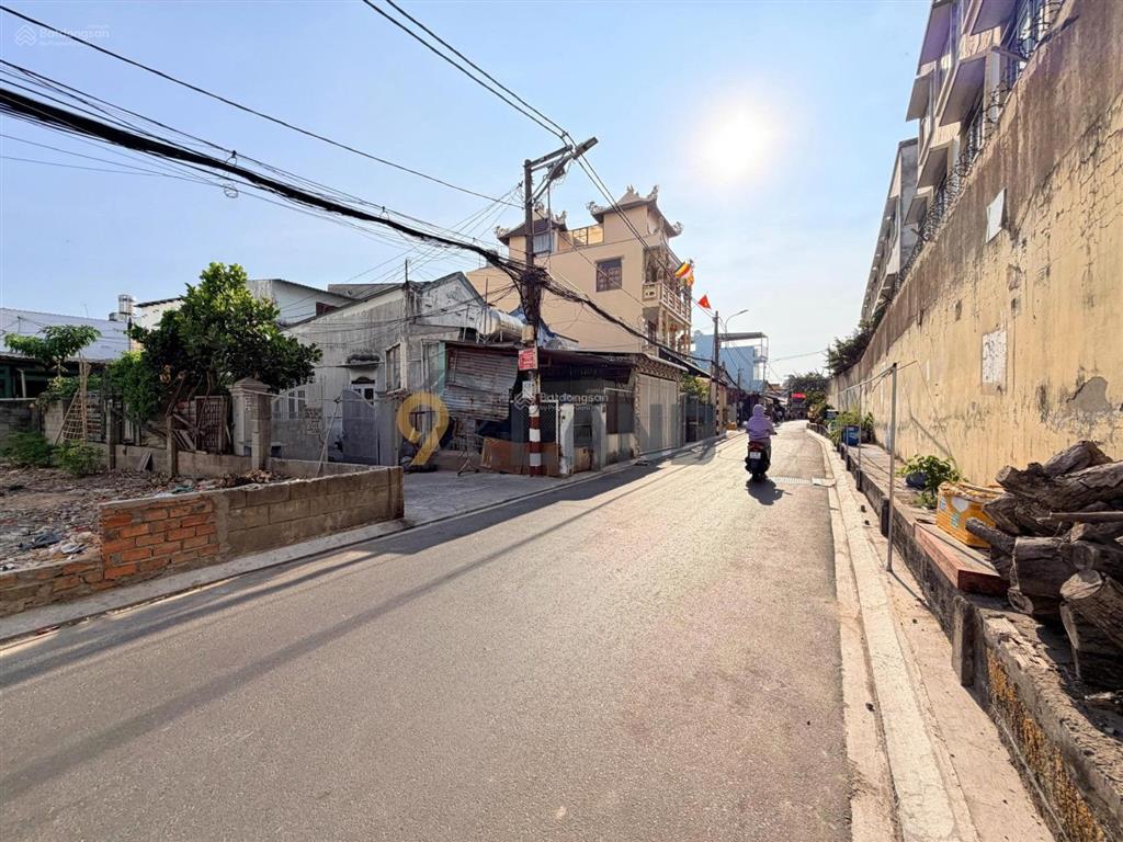 Đất 2 mặt tiền thông thoáng  dt đẹp 131.6m2 (8.9x15m)  gần ngay khu công nghiệp  linh xuân