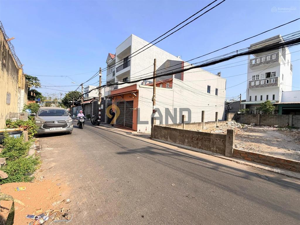 Đất 2 mặt tiền thông thoáng  dt đẹp 131.6m2 (8.9x15m)  gần ngay khu công nghiệp  linh xuân