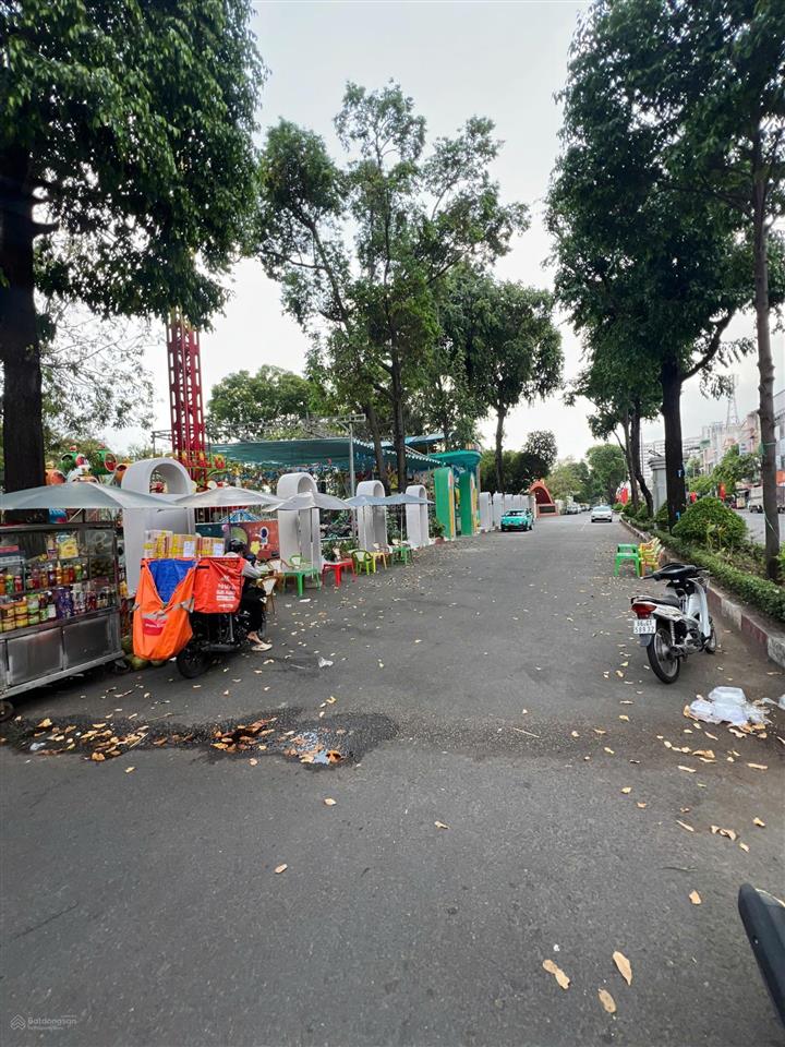 Siêu phẩm lô góc 2 mặt tiền bình phú 670m2 (26x26m) đối diện công viên ngay mm mega market bình phú