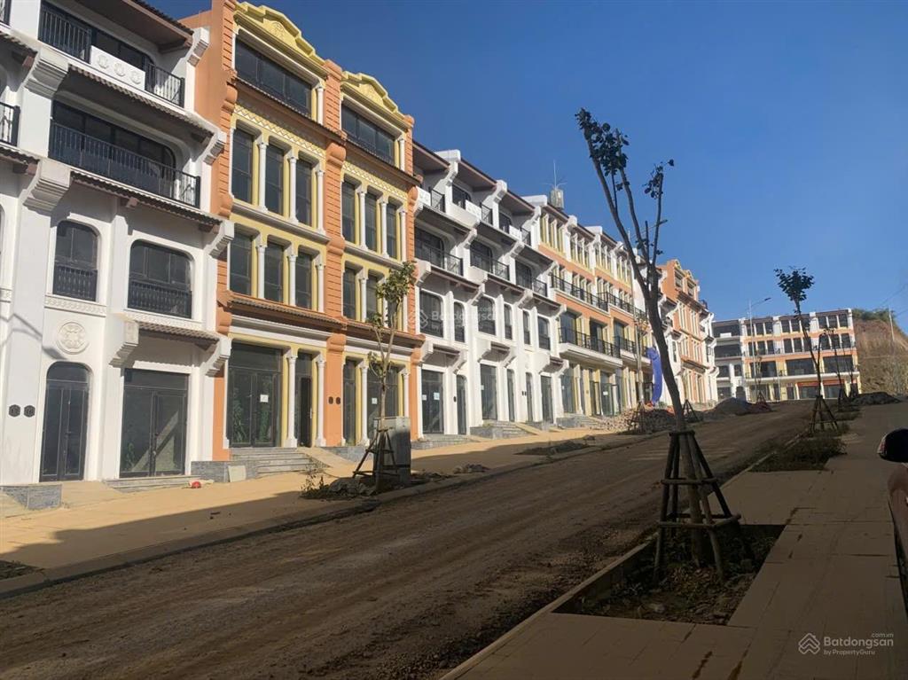 Giảm chào 1 tỷ,cần bán nhà 185m 2 căn đập thông,đã hoàn thiện.giá chỉ 13,5tỷ ,tại đường t8 tdc sapa