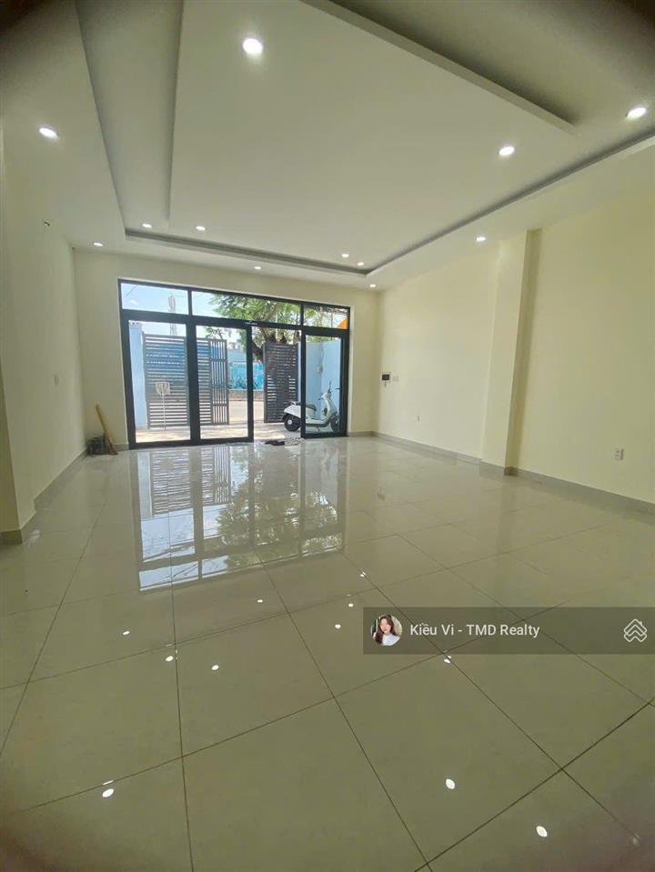 Cho thuê nhà 4 lầu mặt tiền đường liên phường quận 9 gần the global city làm vp cty/salon/showroom