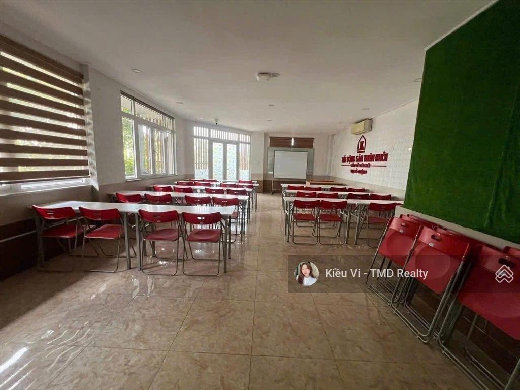 Cho thuê nhà nguyên căn góc 2mt đường liên phường quận 9 cách the global 500m, vị trí kinh doanh