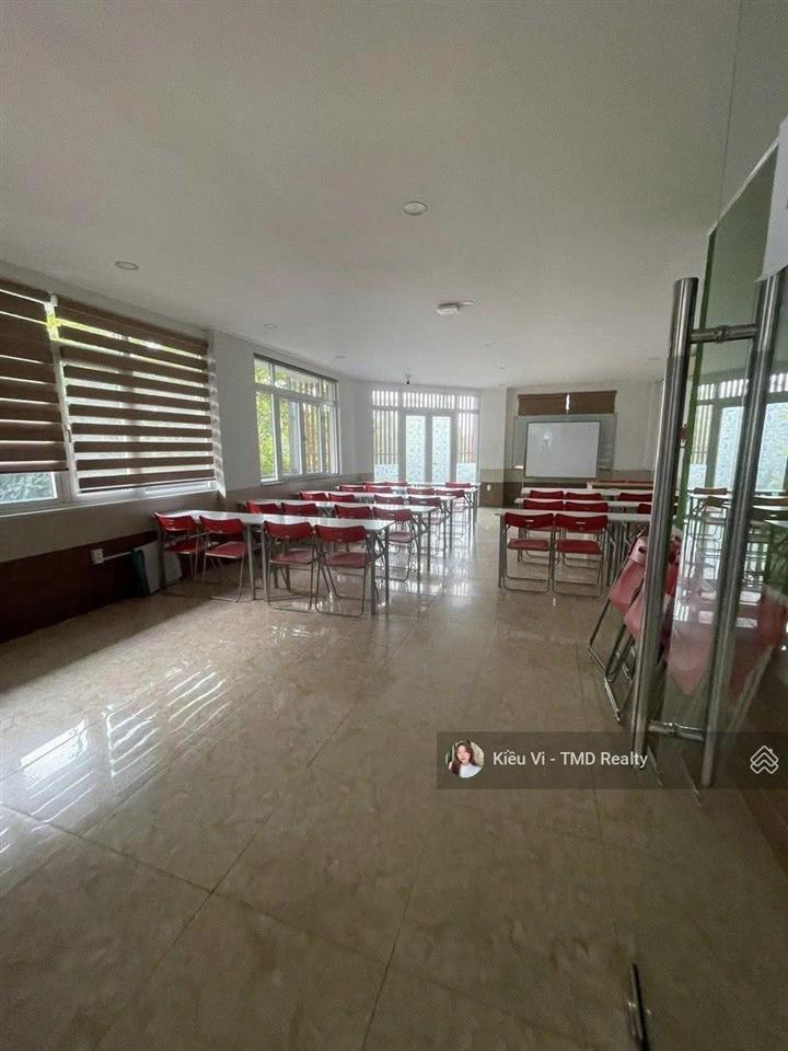 Cho thuê nhà nguyên căn góc 2mt đường liên phường quận 9 cách the global 500m, vị trí kinh doanh