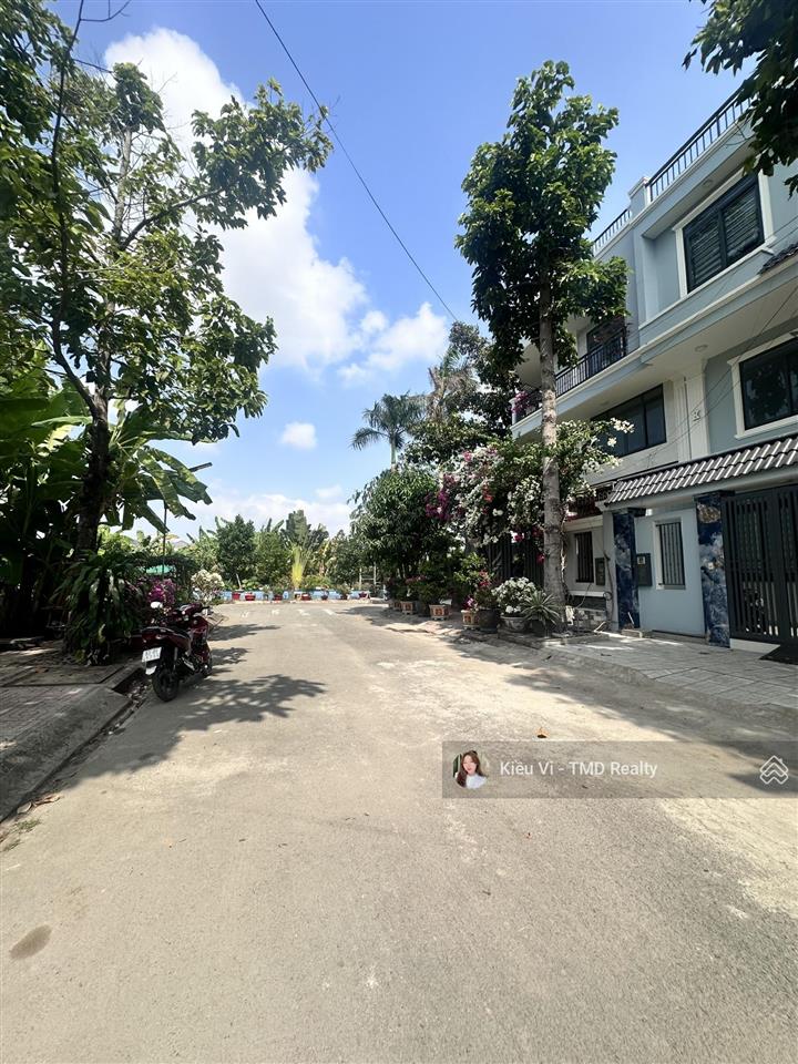 Bán nền đất 100m2 (5,7x18m) shr gần sát mt bưng ông thoàn quận 9  dự án thanh thiếu niên miền nam