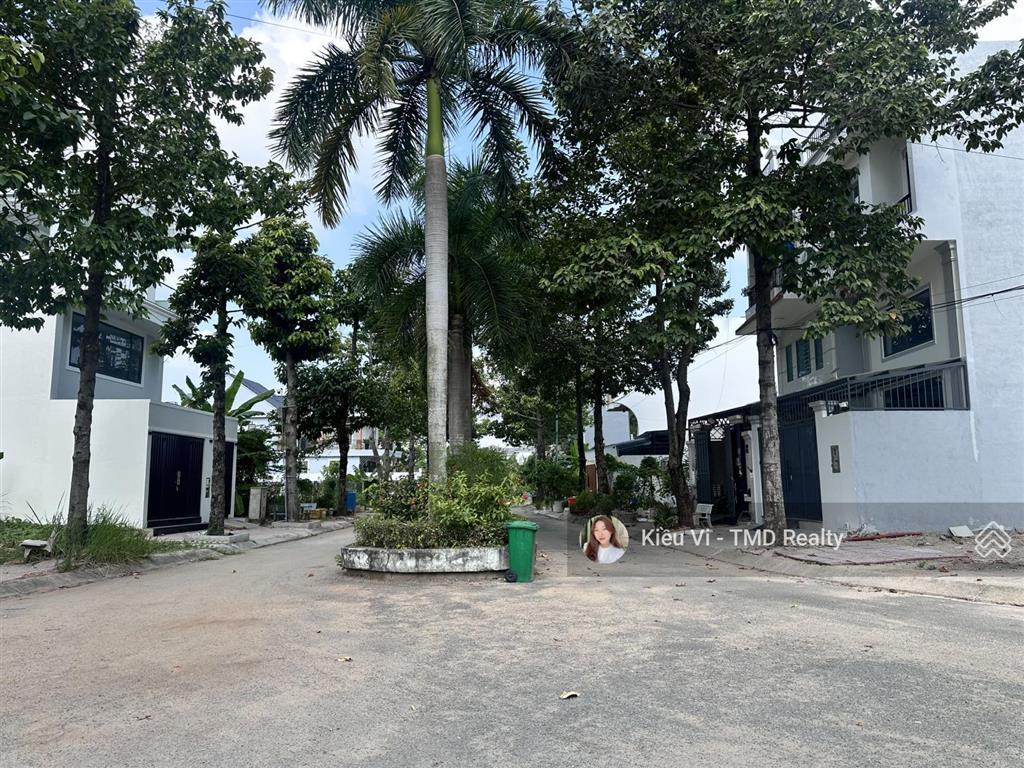 Bán nền đất 100m2 (5,7x18m) shr gần sát mt bưng ông thoàn quận 9  dự án thanh thiếu niên miền nam
