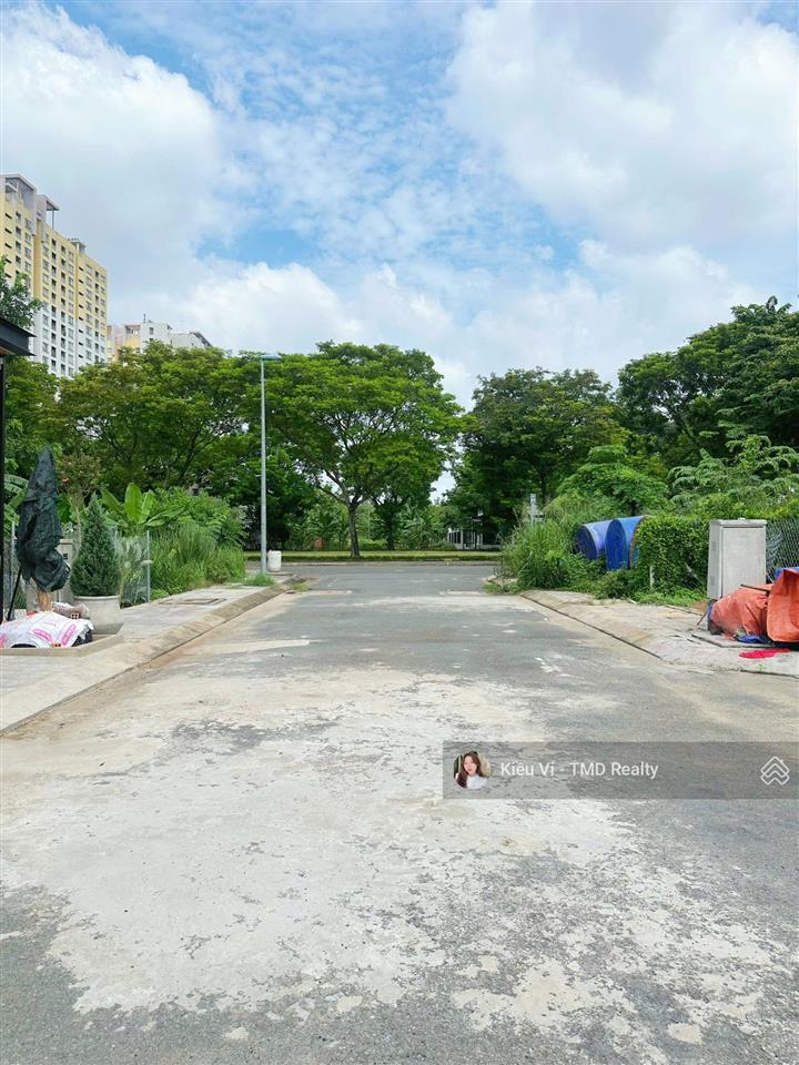 Bán đất 1/ bưng ông thoàn, đối diện park riverside, p. phú hữu, quận 9 giá chỉ 54tr/m2 xây 4 tầng