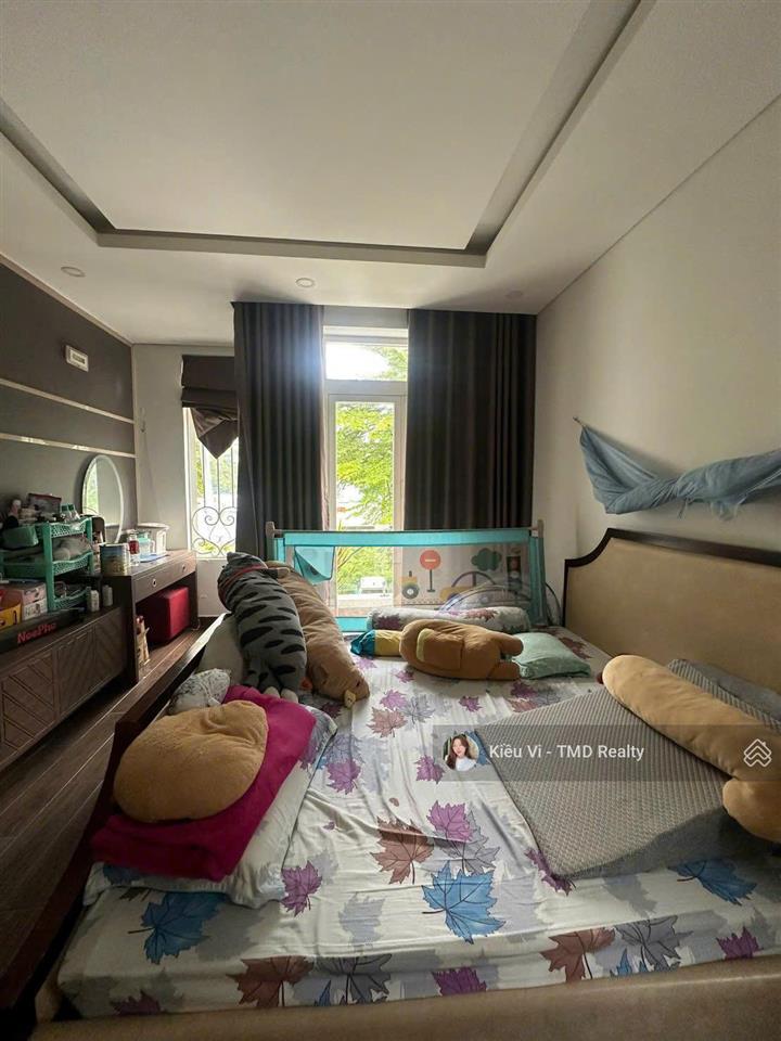 Cho thuê biệt thự quận 9 gần liên phường, the global city 3,5 tầng giá 35tr làm vp cty