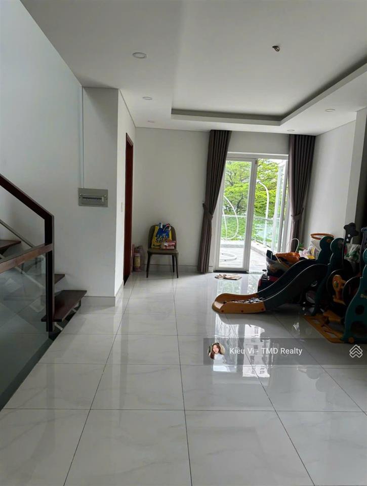 Cho thuê biệt thự quận 9 gần liên phường, the global city 3,5 tầng giá 35tr làm vp cty