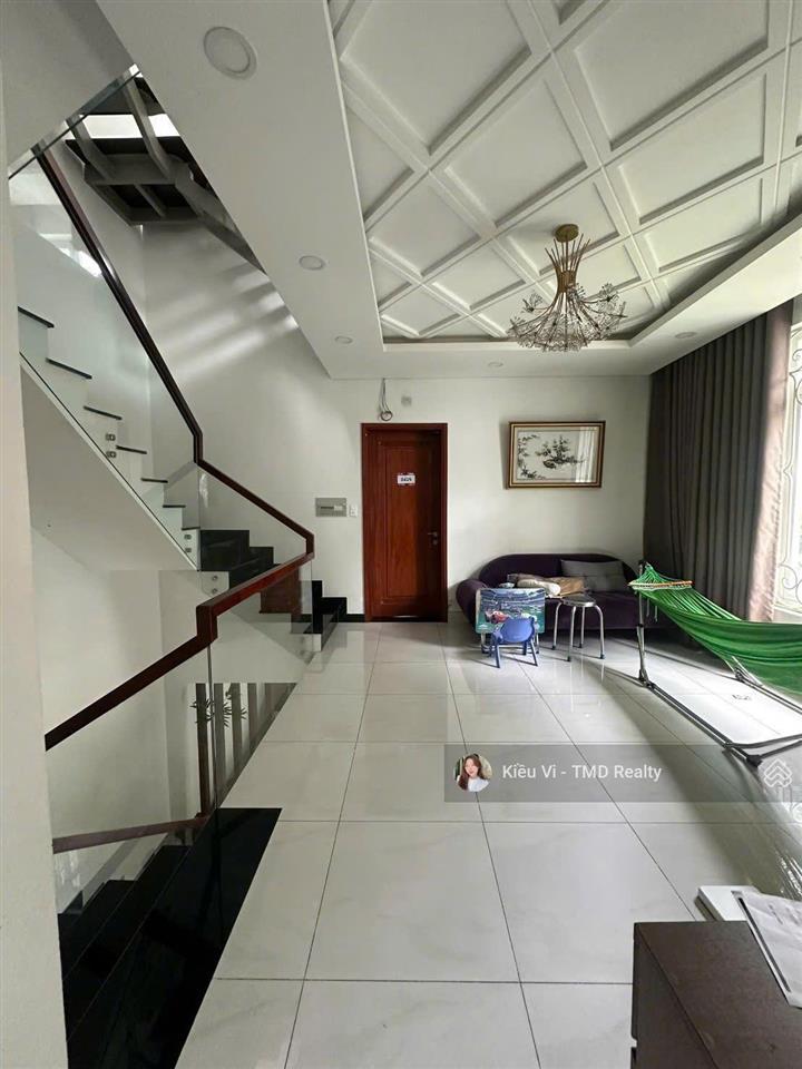Cho thuê biệt thự quận 9 gần liên phường, the global city 3,5 tầng giá 35tr làm vp cty