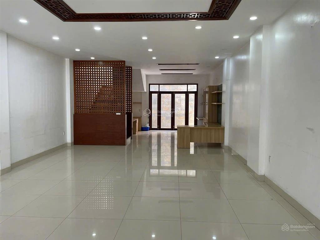 Cho thuê nhà đông thủ thiêm quận 2, mặt tiền đường 16m, nhà 3,5 tầng dtsd~500m2 giá chỉ 35tr