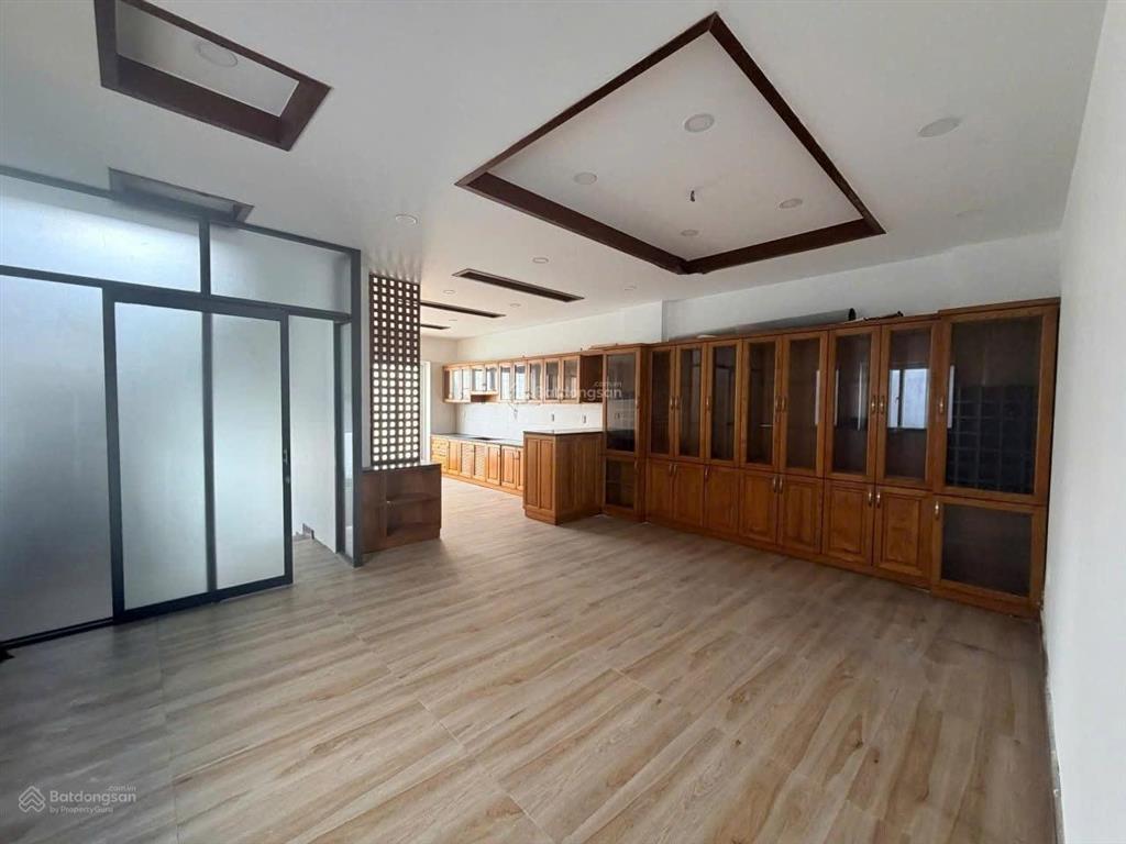 Cho thuê nhà đông thủ thiêm quận 2, mặt tiền đường 16m, nhà 3,5 tầng dtsd~500m2 giá chỉ 35tr