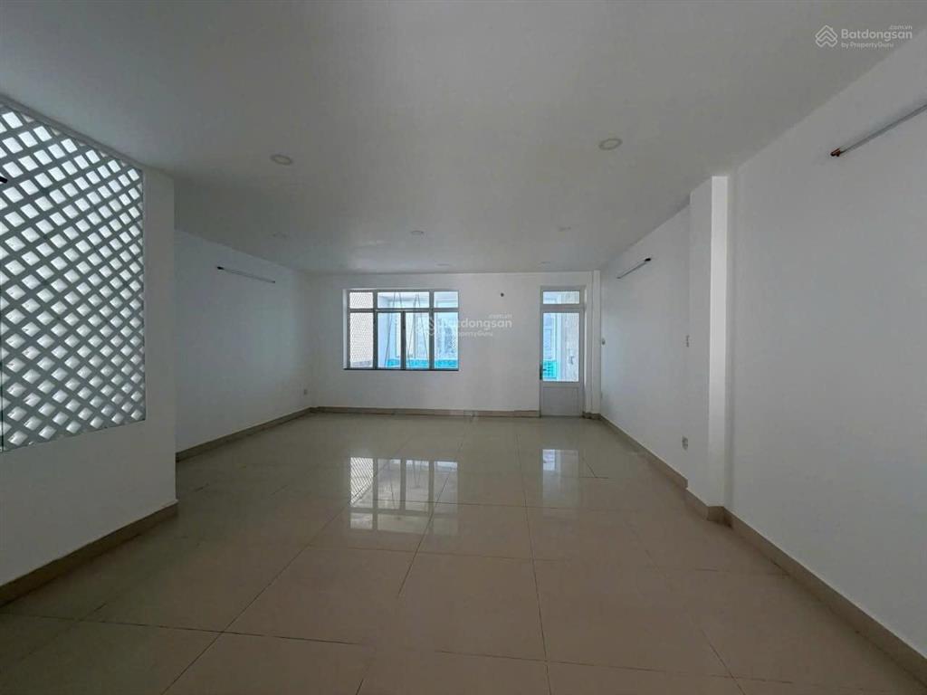 Cho thuê nhà đông thủ thiêm quận 2, mặt tiền đường 16m, nhà 3,5 tầng dtsd~500m2 giá chỉ 35tr