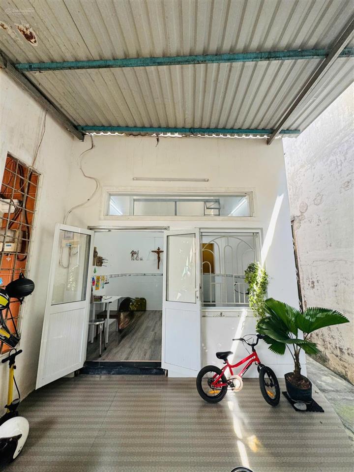 Bán nhà quận 2 gần nguyễn duy trinh chỉ nhỉnh 3 tỷ, nhà 2 tầng kiên cố, sạch đẹp, shr