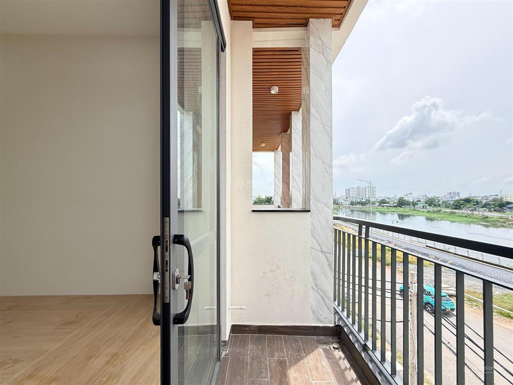 Giảm 25% tháng đầu  ccmn 2pn 1pk ban công view sông 60m2  full nt máy giặt riêng  gần iuh  vlu