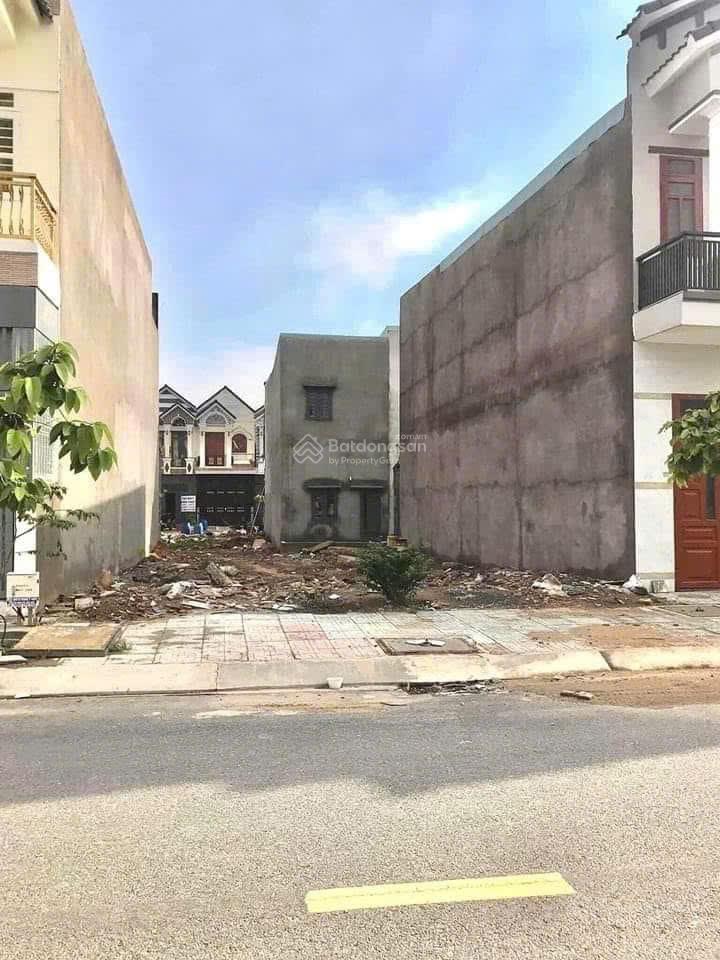 Cần bán lô đất cặp nằm mặt tiền đường lớn, giáp bình chánh, 10x18 full thổ, xây dựng tự do, kế kdc