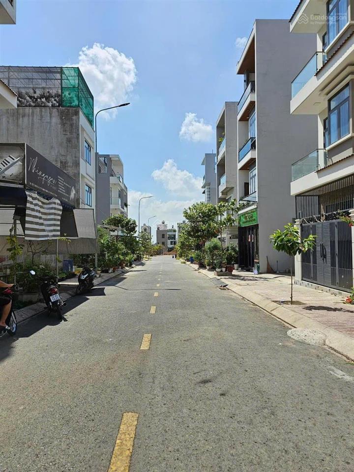 Cần bán lô đất cặp nằm mặt tiền đường lớn, giáp bình chánh, 10x18 full thổ, xây dựng tự do, kế kdc