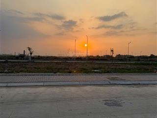 Bán lô đất liền kề kdc, nằm vị trí đắc địa, mua về đầu tư  ở  kinh doanh đều phù hợp, giá tốt