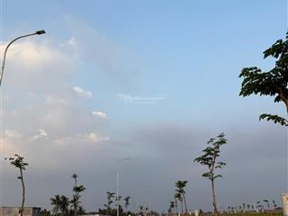 Bán lô đất nền 90m2 full thổ cư, giá cực kì ưu đãi cho khách thiện trí, nằm mặt tiền đường lớn.