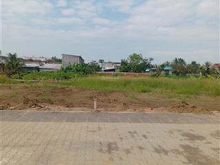 Bán lô đất thổ cư 5.2x18 nằm vị trí đắc địa, giáp bình chánh, đường 18m, sổ hồng riêng trao tay