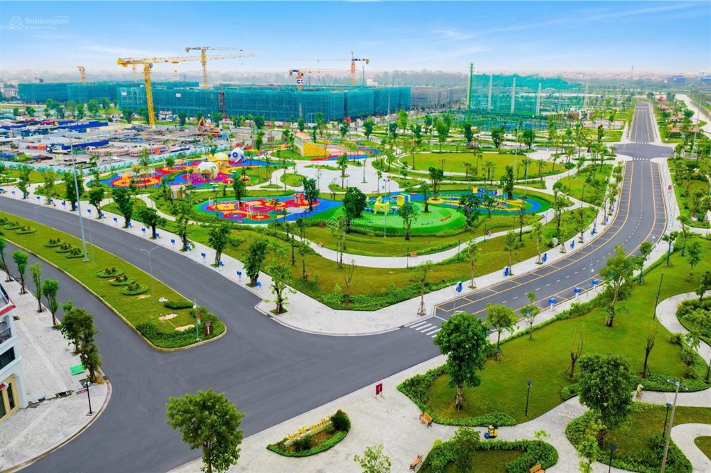 Bán gấp căn shop liền kề 136m2 vinhomes đan phượng giá 23,5 tỷ đường 24m vỉa hè 5m