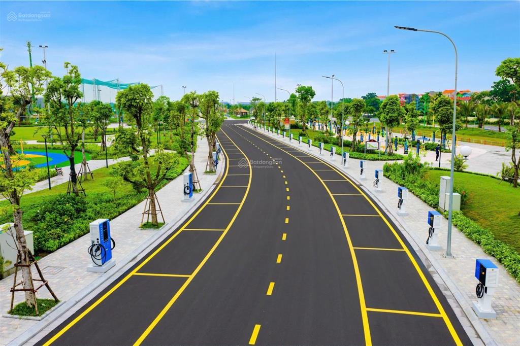 Bán gấp căn shop liền kề 136m2 vinhomes đan phượng giá 23,5 tỷ đường 24m vỉa hè 5m
