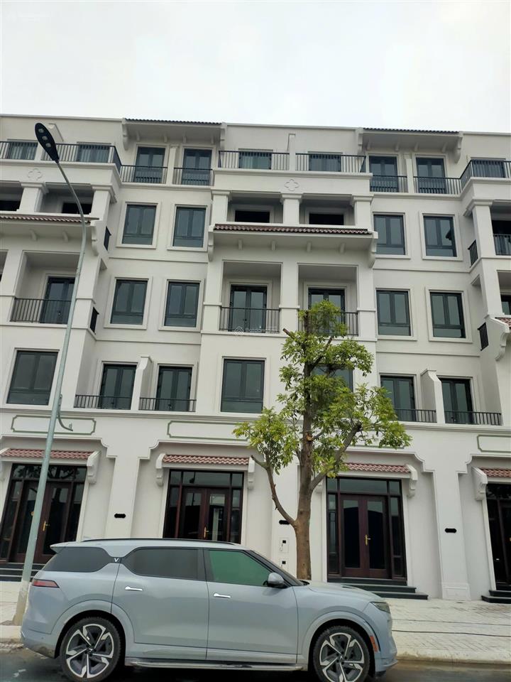Bán căn liền kề ánh dương vị trí đẹp gần vườn hoa giá 16,2 tỷ