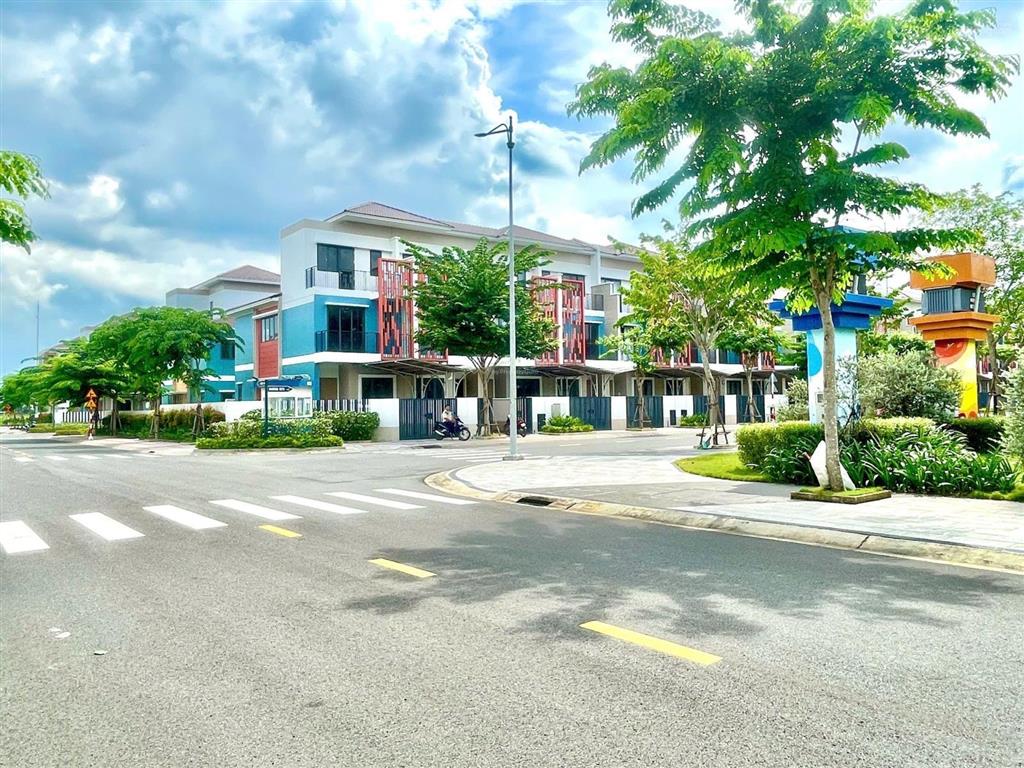 Bán nhà dự án suncasa central, vsip2 bình dương, nhà 1 trệt 2 lầu. giá 3 tỷ 350