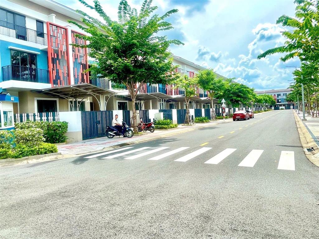 Bán nhà dự án suncasa central, vsip2 bình dương, nhà 1 trệt 2 lầu. giá 3 tỷ 350
