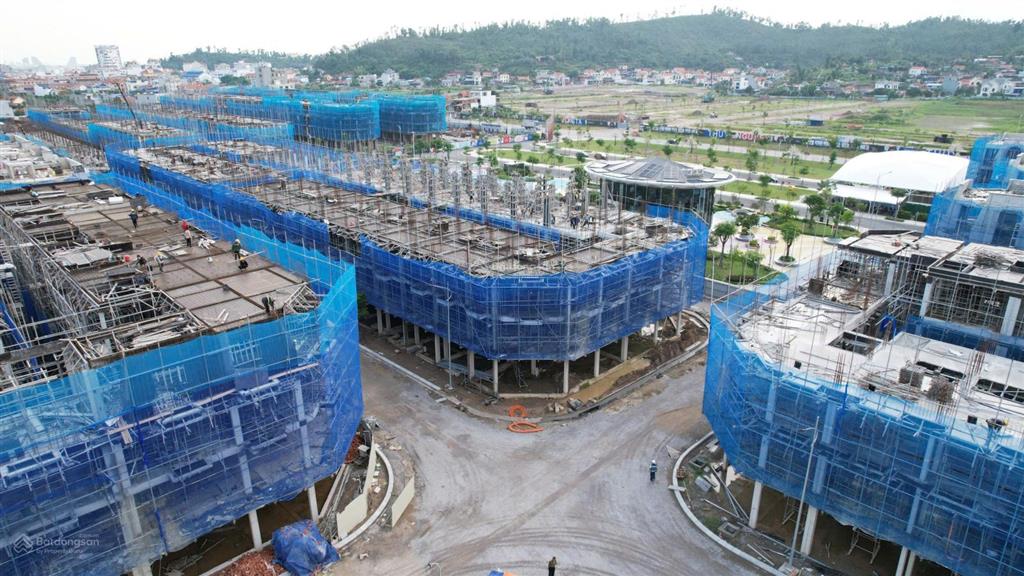 Căn góc xẻ khe đẹp nhất dãy l8 dt 67,5m2 đầu cổng vào vlasta thủy nguyên hải phòng