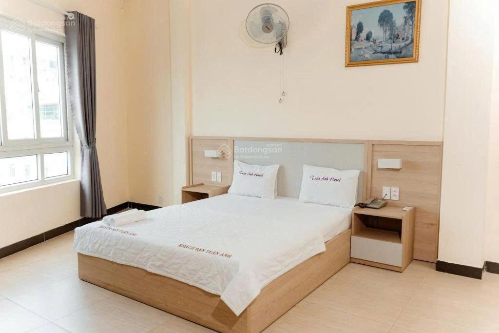 Bán tòa nhà khách sạn bạch đằng, tân bình, hầm 6 tầng ngang 18x16m hđt 180 triệu