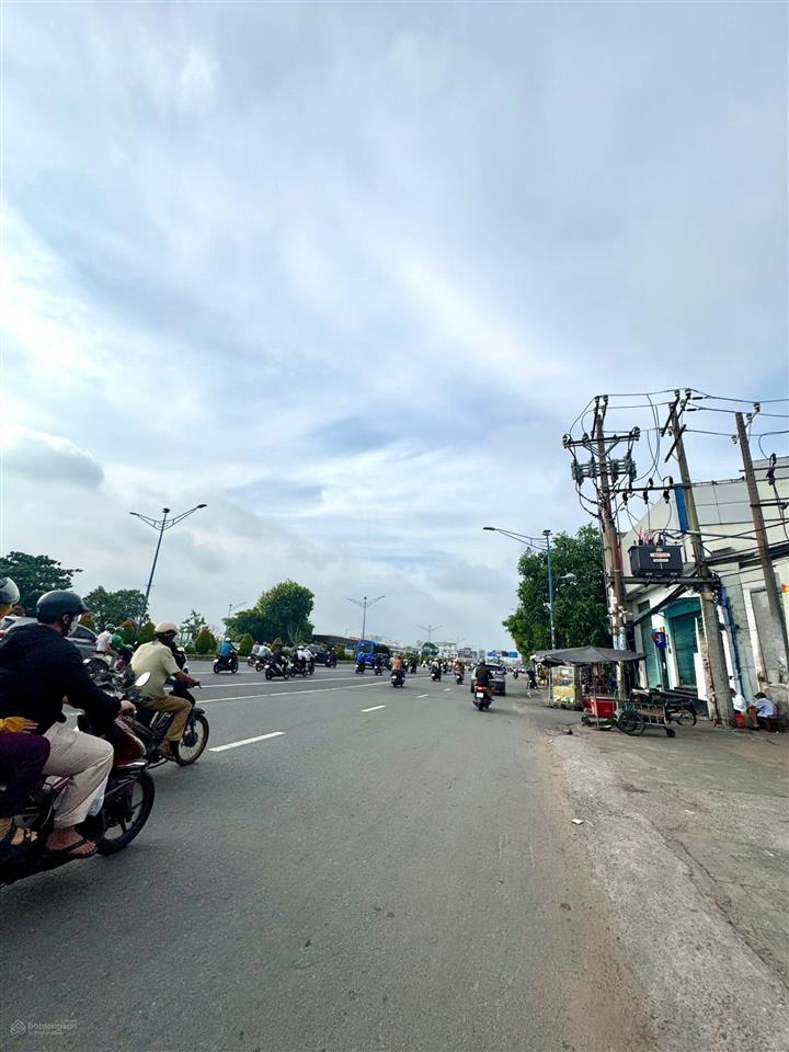 Góc mũi tàu trường chinh  cộng hòa 14mx18m  4 tầng  đang cho thuê