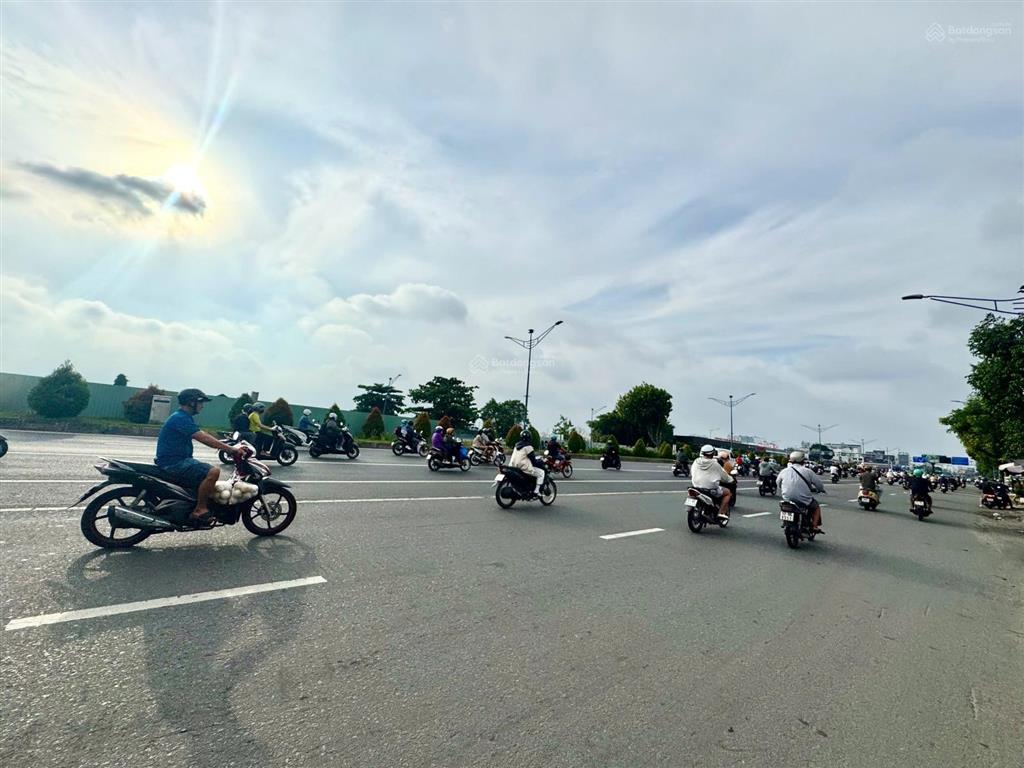 Góc mũi tàu trường chinh  cộng hòa 14mx18m  4 tầng  đang cho thuê
