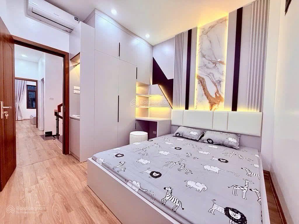 P/l trần cung, gần cv hoà bình, 36m2 chỉ 8.xtỷ, dân xây, ngõ nông, sát phố, nội thất vip, cực hiếm