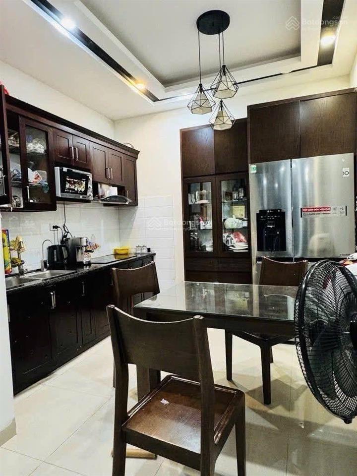 Lạc long quân, sát hồ tây, 38m2 hơn 9 tỷ, dân xây, ngõ ô tô, kinh doanh, full nội thất xịn sò, hiếm