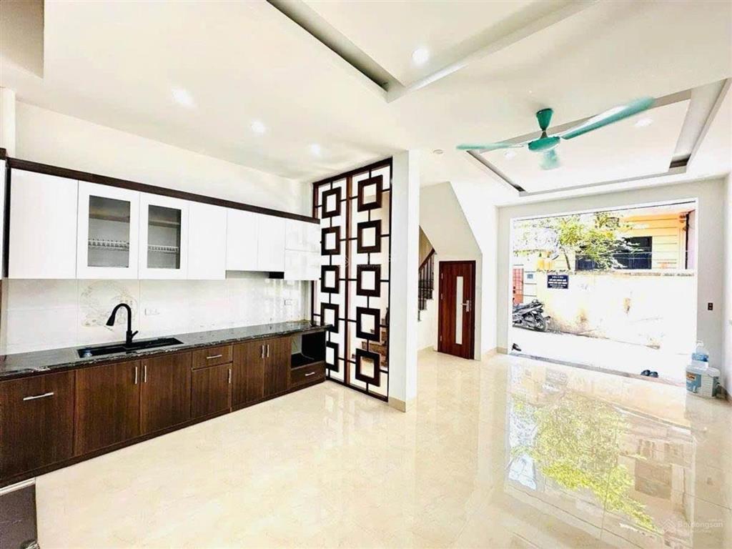 Xuân la, sát hồ tây, 38m2 hơn 11 tỷ, ngõ thông, gara ô tô, sát phố, lô góc thoáng, full nội thất