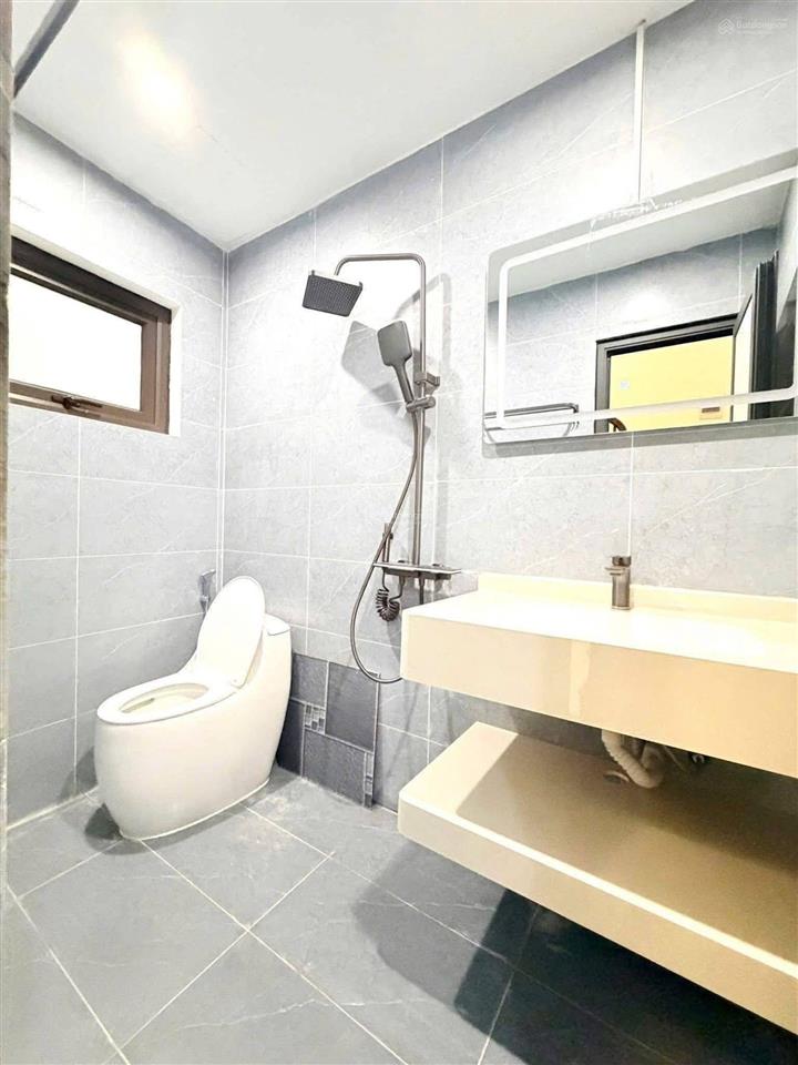 Phạm văn đồng, 40m2 chỉ 8.x tỷ, dân xây chắc chắn, ô tô đỗ cửa, sát phố, nội thất vip, an sinh đỉnh